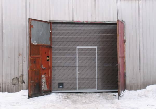 Секционные ворота DoorHan в Актау с установкой